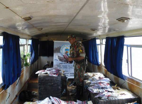  PMA flagra &ocirc;nibus carregado com 12 fardos de produtos contrabandeados