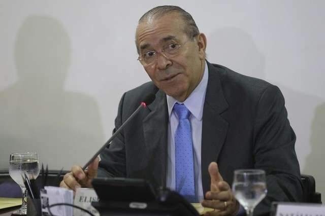 Padilha afirma que PSDB est&aacute; fora do governo, mas Temer decidir&aacute; sobre ministros