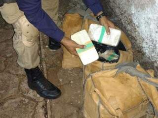 Em uma das abordagens os agentes encontraram 78 quilos de cocaína. (Foto: Divulgação PF) 