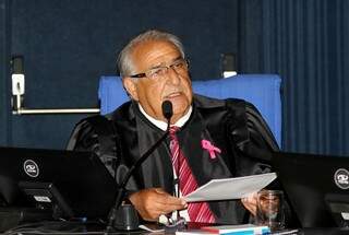 Conselheiro Jerson Domingos apresentou o parecer final ontem. (Foto: TCE/MS)