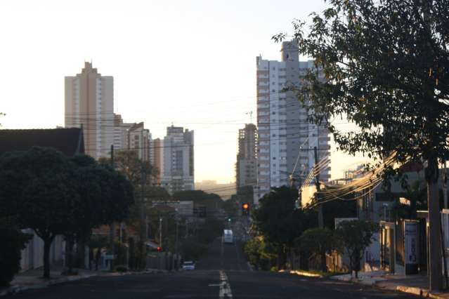 Ter&ccedil;a-feira de tempo aberto e calor em Campo Grande 