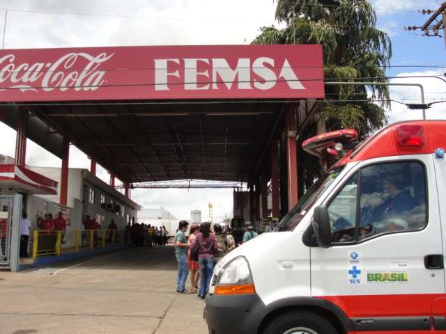 Vazamento de g&aacute;s am&ocirc;nia assusta funcion&aacute;rios da Coca-Cola