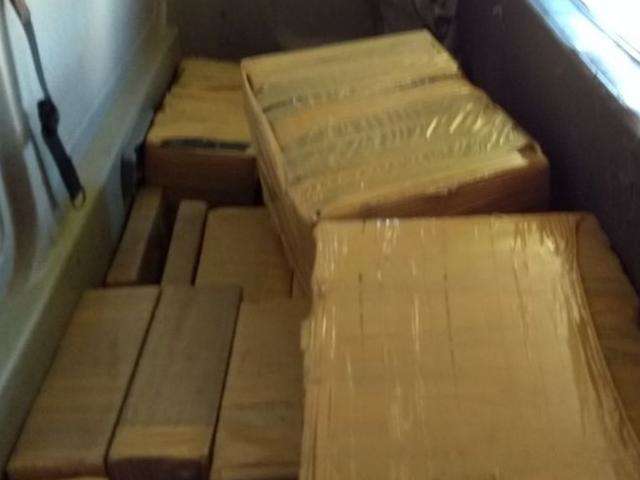 Pol&iacute;cia encontra 500 quilos de maconha em cabine de carreta e prende motorista