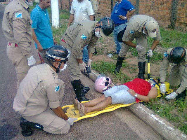  Colis&atilde;o entre motos deixa dois com ferimentos em Coxim