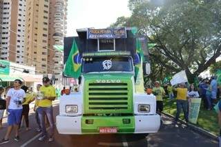 Com manifestações constantes, procura por trio elétricos aumenta 50% Com manifestações constantes, procura por trio elétricos aumenta 50%