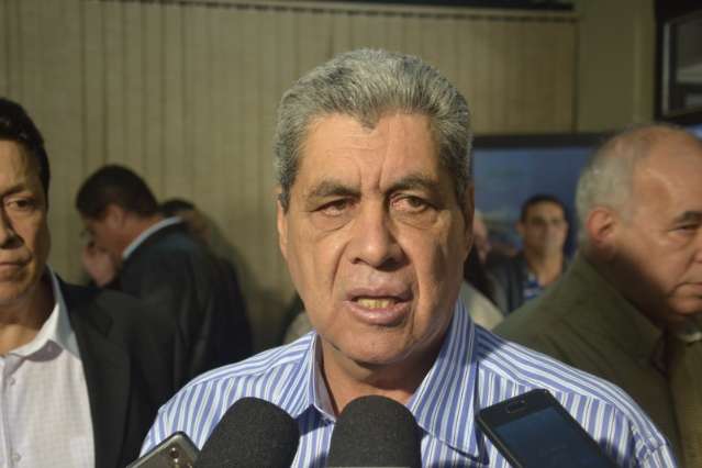 Andr&eacute; reafirma apoio a Trad e Simone e defende discuss&atilde;o s&oacute; em 2014