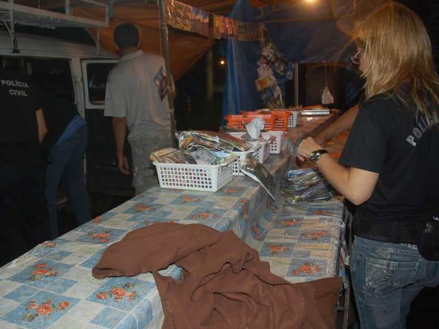  Pol&iacute;cia apreende 8 mil CDs e DVDs e aborda 60 pessoas em opera&ccedil;&atilde;o