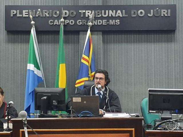 Duas d&eacute;cadas ap&oacute;s matar vizinho, r&eacute;u foragido vai a juri popular