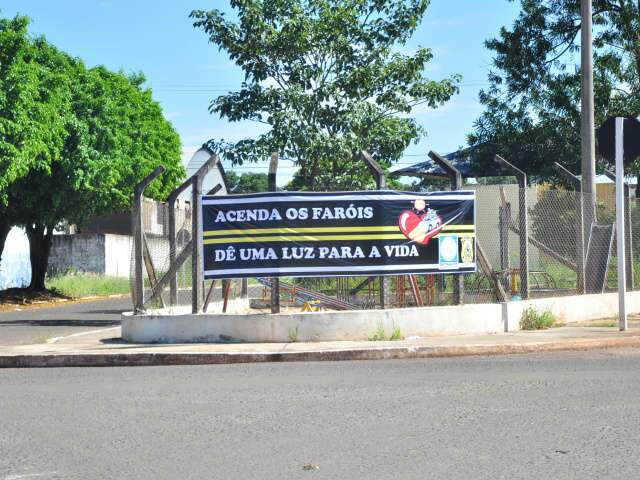  Campanha orienta uso de far&oacute;is durante o dia, mas motoristas dizem ter d&uacute;vidas