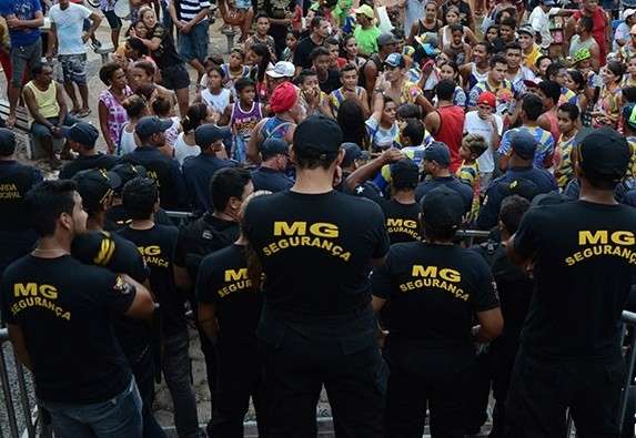 Empresa de seguran&ccedil;a diz que vai pagar contratados s&oacute; na  ter&ccedil;a-feira