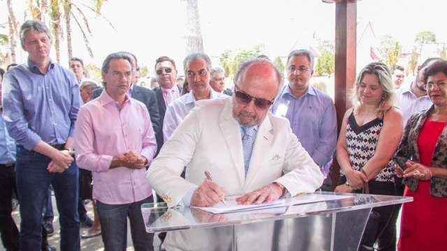 Prefeitura firma acordo com governo para reduzir custeio da m&aacute;quina p&uacute;blica