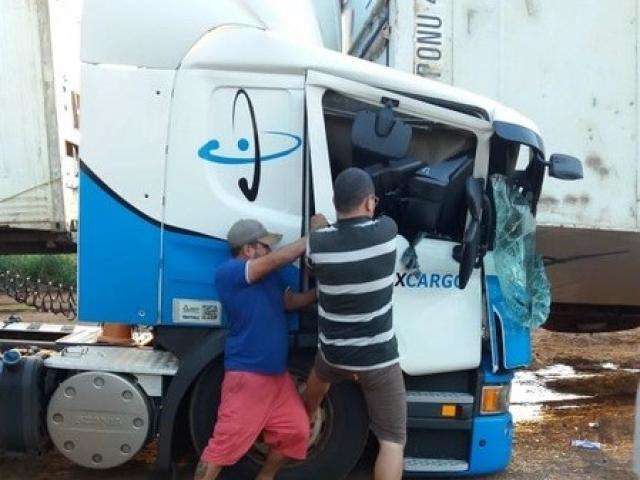 Frigor&iacute;fico lamenta morte de funcion&aacute;rio atingido por cont&ecirc;iner 