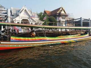 Esse é um dos barcos turísticos de Bangkok. (Foto: Arquivo Pessoal)