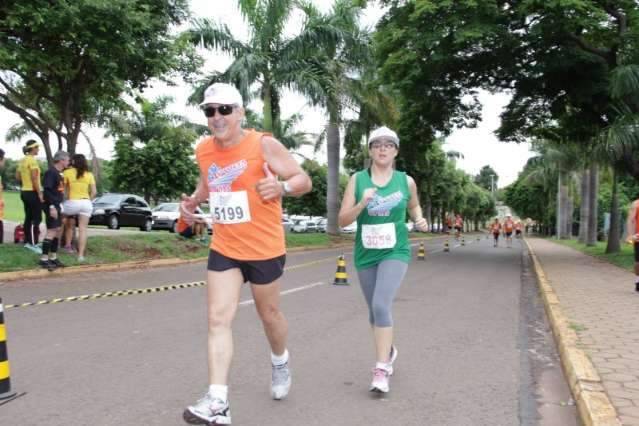 Aos 67 anos, Herman conta os &quot;afilhados&quot; do esporte nas corridas de rua