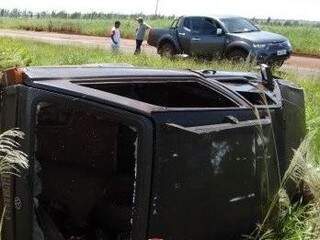 Veículo ficou bastante danificado (Foto: A Gazeta News)