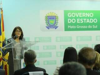 Denise de Souza Silva, nova presidente do Conselho Estadual Antidrogas, em discurso durante sua posse. (Foto: André Bittar).