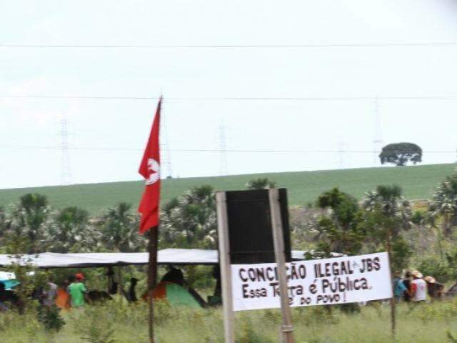 Em poucas horas, acampamento de sem-terra surge no anel rodovi&aacute;rio