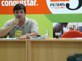 Roberto Botareli, presidente da Fetems: situação já melhorou, mas ainda há salários muito baixos para professores. (Foto: Divulgação)