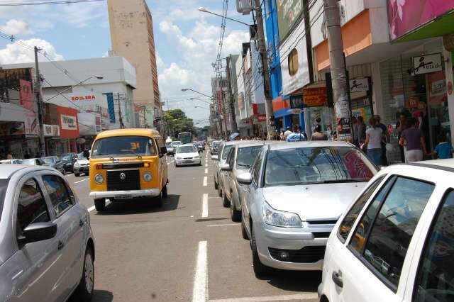  Motoristas disputam vagas no Centro para concluir as compras de Natal