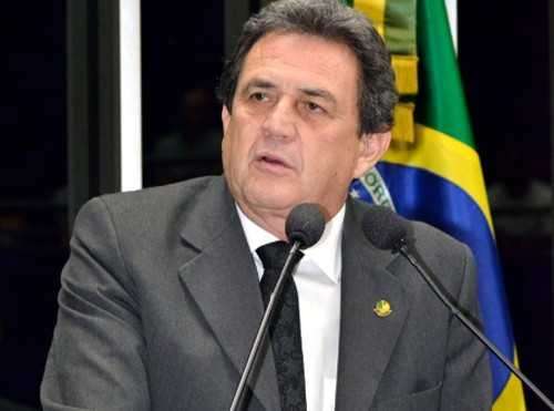 Senador Moka defende derrubada dos vetos de Dilma no Ato M&eacute;dico