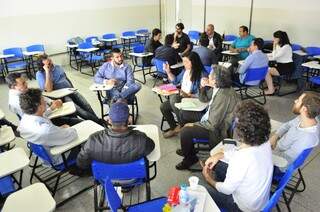 Jornalistas da região de fronteira durante encontro promovido em Dourados pela ONG Artigo 19 (Foto: Eliel Oliveira)
