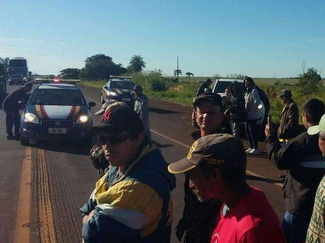 Manifestantes bloqueiam quatro rodovias de MS em dia de greve