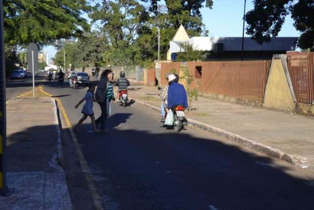 Aluno de 8 anos &eacute; atropelado em frente &agrave; escola estadual