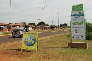 Cavaletes esquecidos por candidatos podem render multa de at&eacute; R$ 8 mil