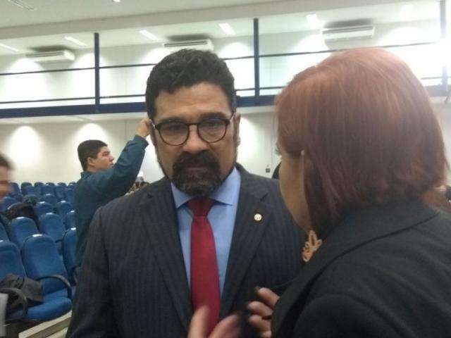 Procurador acha in&oacute;cuo incluir escolas particulares em projeto que prev&ecirc; puni&ccedil;&atilde;o