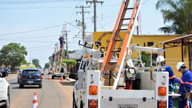 Prefeitura inicia pelo Los Angeles instala&ccedil;&atilde;o de 14.500 l&acirc;mpadas de LED