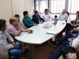 Reunião foi realizada ontem com o secretário de saúde, Geraldo Rezendo (Foto: divulgação/prefeitura)