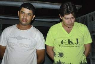 Homens foram flagrados e presos pela PRF (Foto: Osvaldo Duarte)