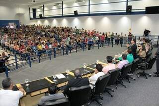 Funcionários da Omep e da Seleta lotaram o plenário da Câmara em manifestação na presença de vereadores e prefeito. (Foto: Divulgação/CMCG)