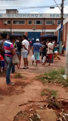 Familiares reclamam de tumulto na entrega de pertences em pres&iacute;dio