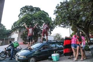 Torcida rubro-negra vai do choro da derrota à lágrima por título Torcida rubro-negra vai do choro da derrota à lágrima por título