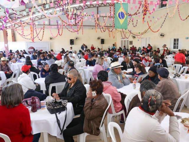 Arraial comemora arrecada&ccedil;&atilde;o de agasalhos para pacientes renais cr&ocirc;nicos
