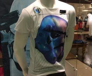 Camiseta do Star Wars é da coleção nova da Riachuelo (Foto: Naiane Mesquita)