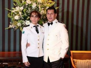 A tenente-coronel da Polícia Militar Itamara Romeiro e o marido, Valdeni Lopes. (Foto: Reprodução? Facebook)