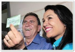 Giroto e Rachel foram presos hoje. Foto mostra casal em 2012, no dia da eleição em que Giroto era candidato. 