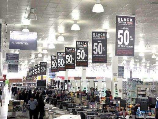 Lojistas apostam em muito desconto para atrair clientes no Black Friday