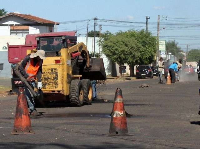 Prefeitura far&aacute; parceria com iniciativa privada para recapear e tapar buraco