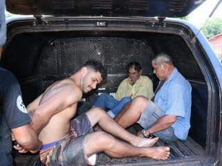 Três homens, que não tiveram o nome divulgados, foram presos no Tijuca (Foto: Henrique Kawaminami)