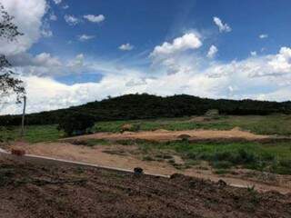 Construção do açude na Fazenda Rio Formoso, em Bonito (Foto: Reprodução)