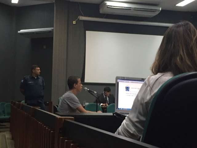 Acusado de assassinato de travesti, r&eacute;u nega que amea&ccedil;ou testemunha