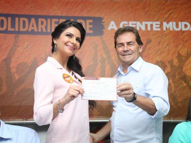 Fogo amigo diz que deputado vai mudar de partido e de nome