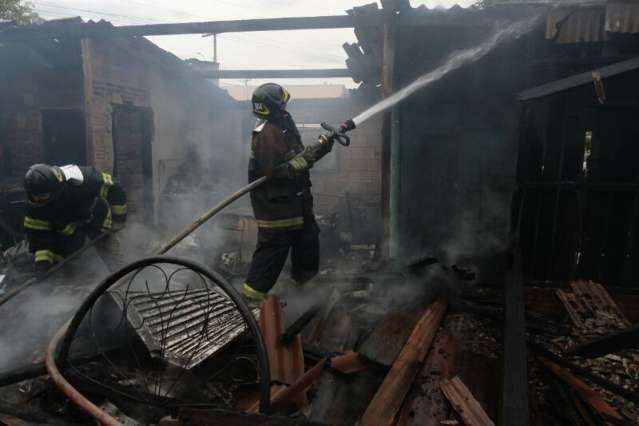 Idoso perde tudo no 3&ordm; inc&ecirc;ndio em um m&ecirc;s e inquilino &eacute; suspeito