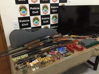 Armas e munições recuperadas (Foto: Divulgação Polícia Civil)