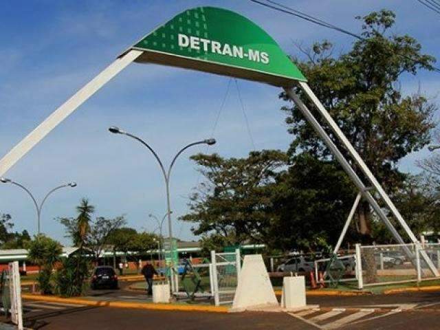 Detran credencia empresas para preparar sucatas que v&atilde;o a leil&atilde;o