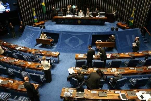 Senado aprova PEC que muda vida de partidos e acaba com coliga&ccedil;&otilde;es