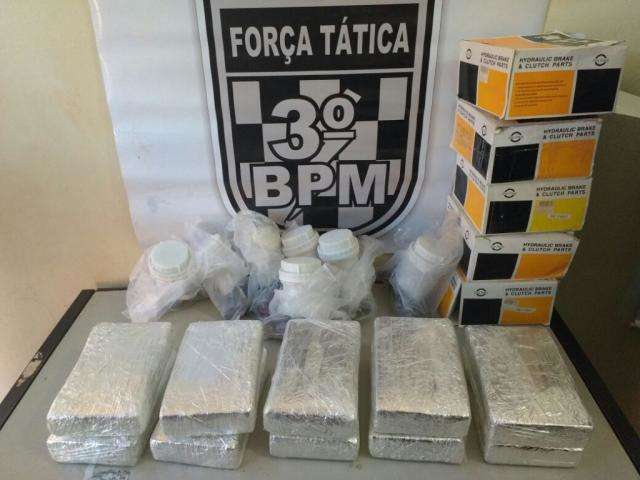 Pol&iacute;cia apreende coca&iacute;na em caixas de cilindros de freio para caminhonetes
